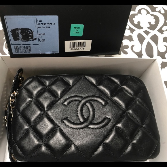 CHANEL Handbags - Chanel classic quilted camera case